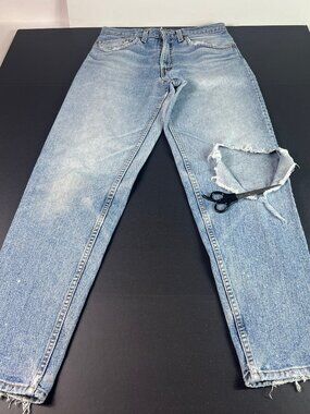 VTG 90s Levi's Jean Men 31x30* 550 Relaxed Tapered Blue Thrashed Denim Tag 31x32
